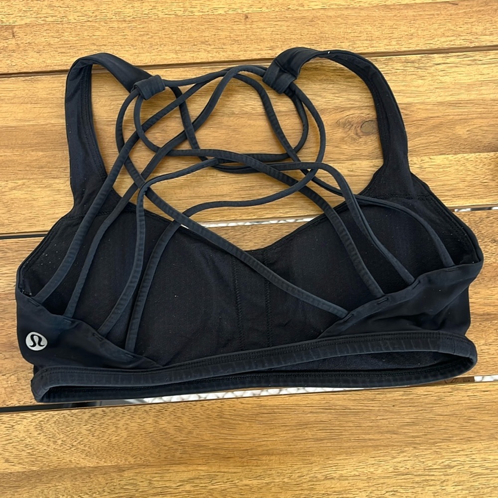 Lululemon sports bra size 4